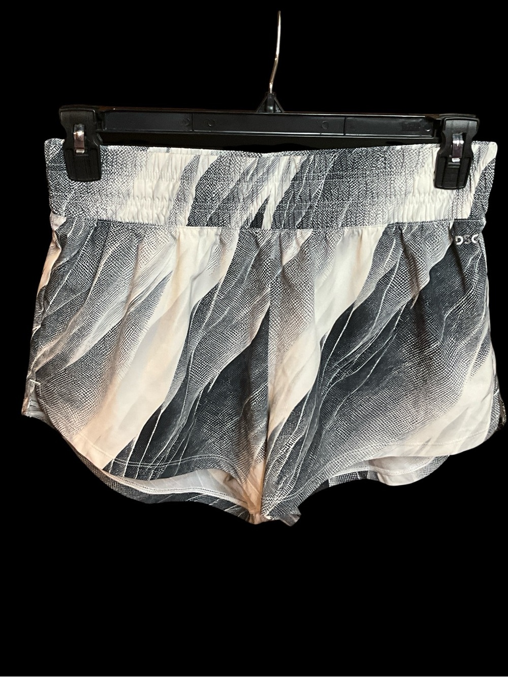 DSG women’s high rise Stride shorts, size M